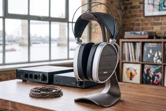 Dan Clark Audio AEON CORE. Closed-back planars that breathe like open ones