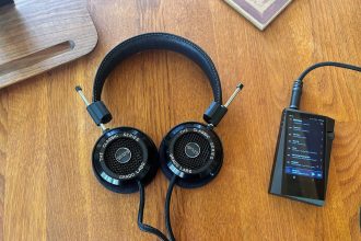 Grado SR325 Classic. The vintage wood twist on a hi-fi favourite