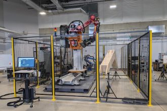Güdel TrackMotion. Robots that grind on the move, up and down