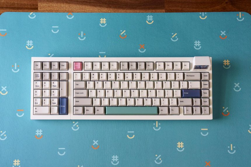Epomaker RT98. The tenkey keyboard that finally swings both ways