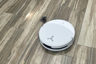 Ecovacs Deebot T90 Pro Omni. Big specs that stumbled in a real pet home
