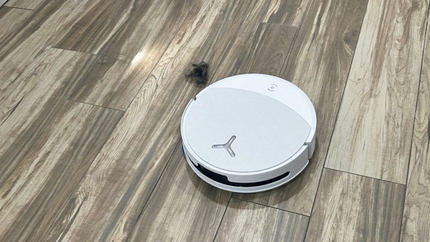 Ecovacs Deebot T90 Pro Omni. Big specs that stumbled in a real pet home