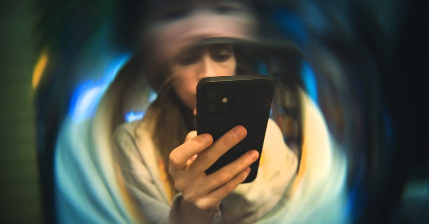 Turn Your Phone Into an E-Reader. Smart tweaks for painless reading