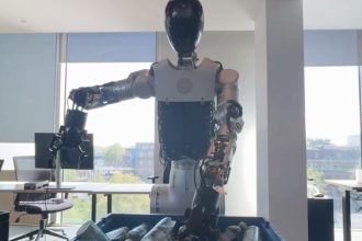 Humanoid KinetIQ Ascend. When robot hands stop fumbling