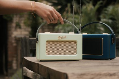 Roberts Revival Uno Solar. Retro radio charges itself from the sun