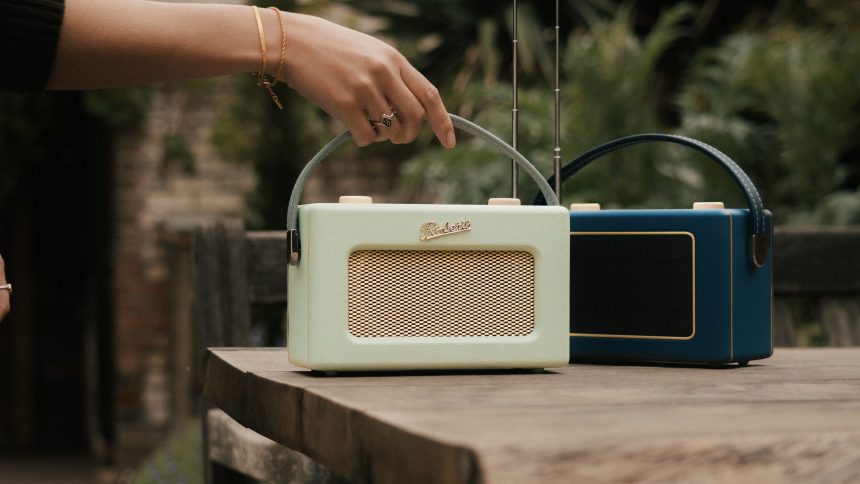 Roberts Revival Uno Solar. Retro radio charges itself from the sun