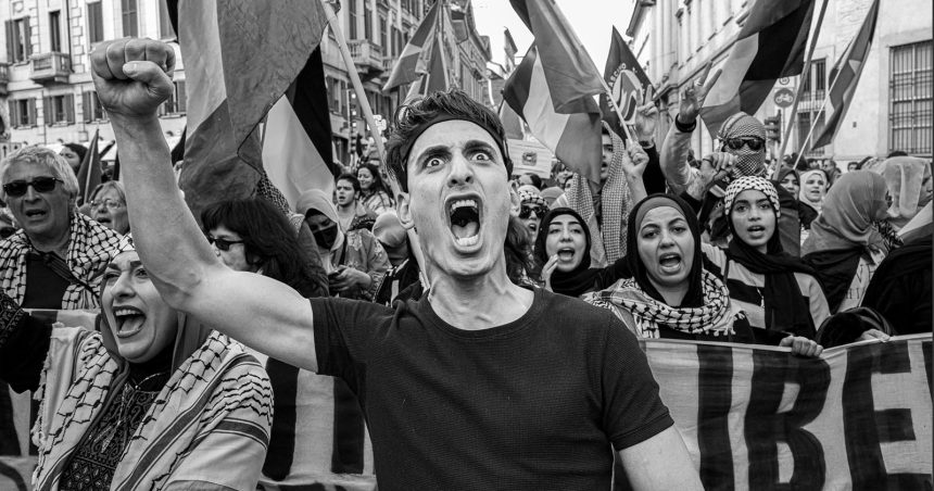 Street Photography in the Age of AI. Why the Real Frame Still Wins