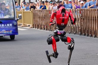 Honor Lightning. How liquid cooling turned a humanoid into a record-breaking runner