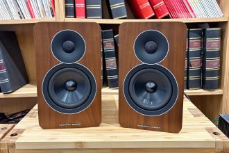 Acoustic Energy AE Active. British active speakers go all-analogue