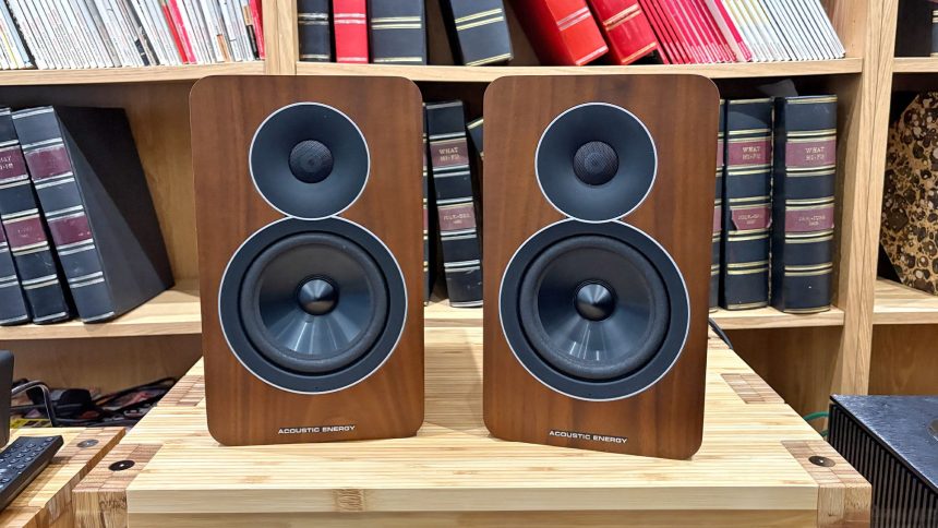 Acoustic Energy AE Active. British active speakers go all-analogue