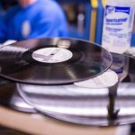 Suno Vinyl. When the algorithm dreams of analog warmth
