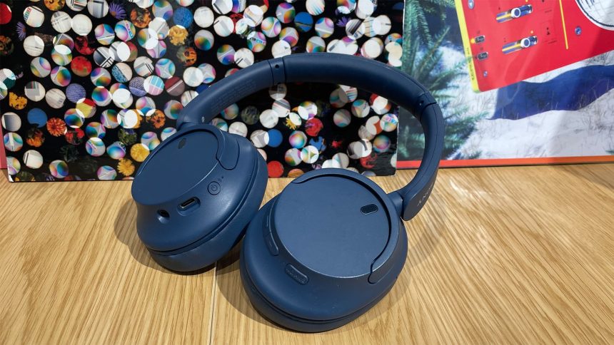 Sony WH-CH730N. A budget noise-canceller quietly clears customs