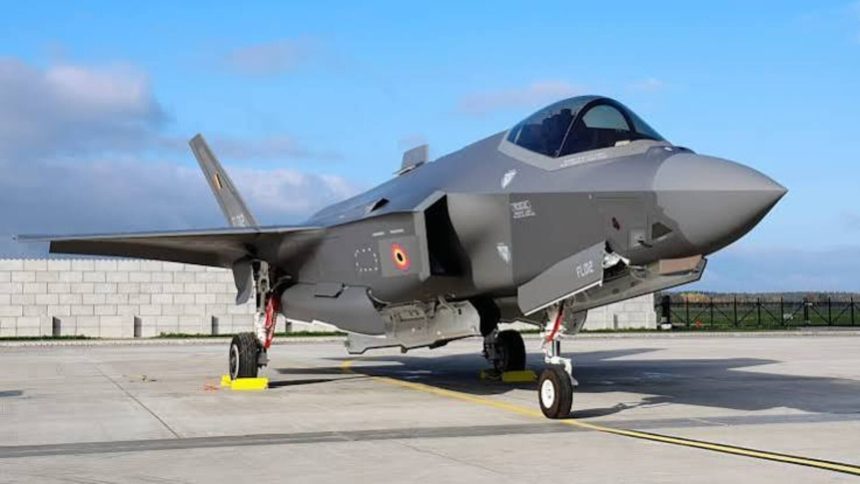 US Air Force Target Drones. Cheap decoys that fly like stealth jets