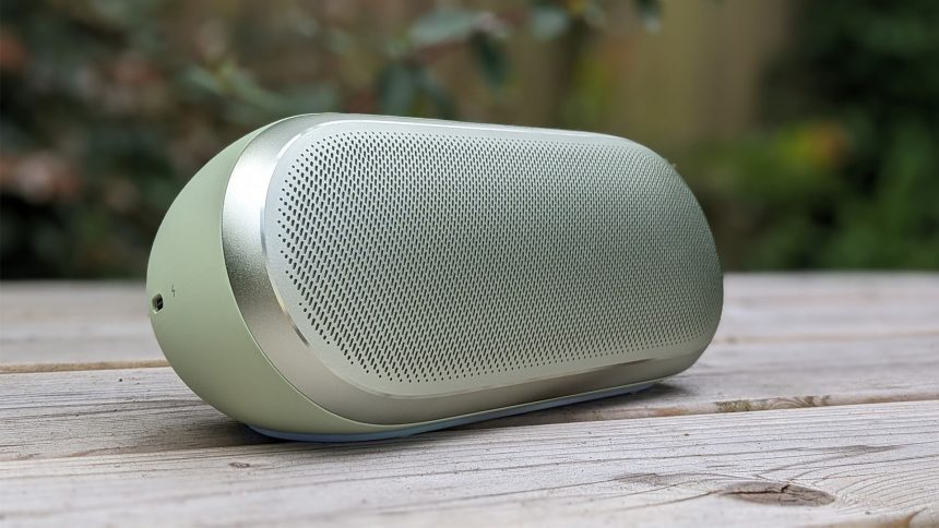 Harman Kardon Luna 2. A glowing portable that wants to charm your ears and eyes