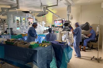 da Vinci 5. Robotic arms take on the beating heart