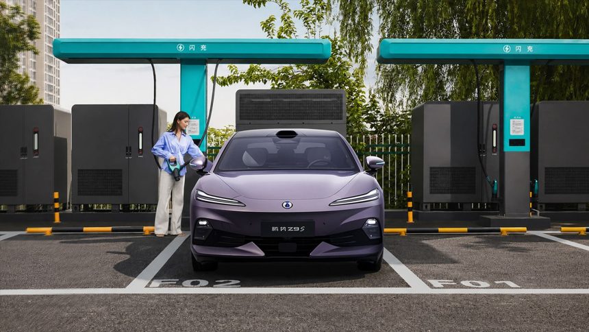 Denza Z9S. BYD's premium EV chases a 683-mile horizon