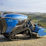 New Holland R4. CNH bets on robots that run the whole field shift
