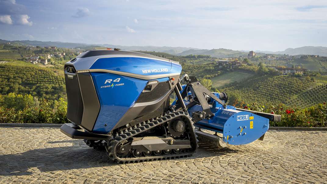 New Holland R4. CNH bets on robots that run the whole field shift