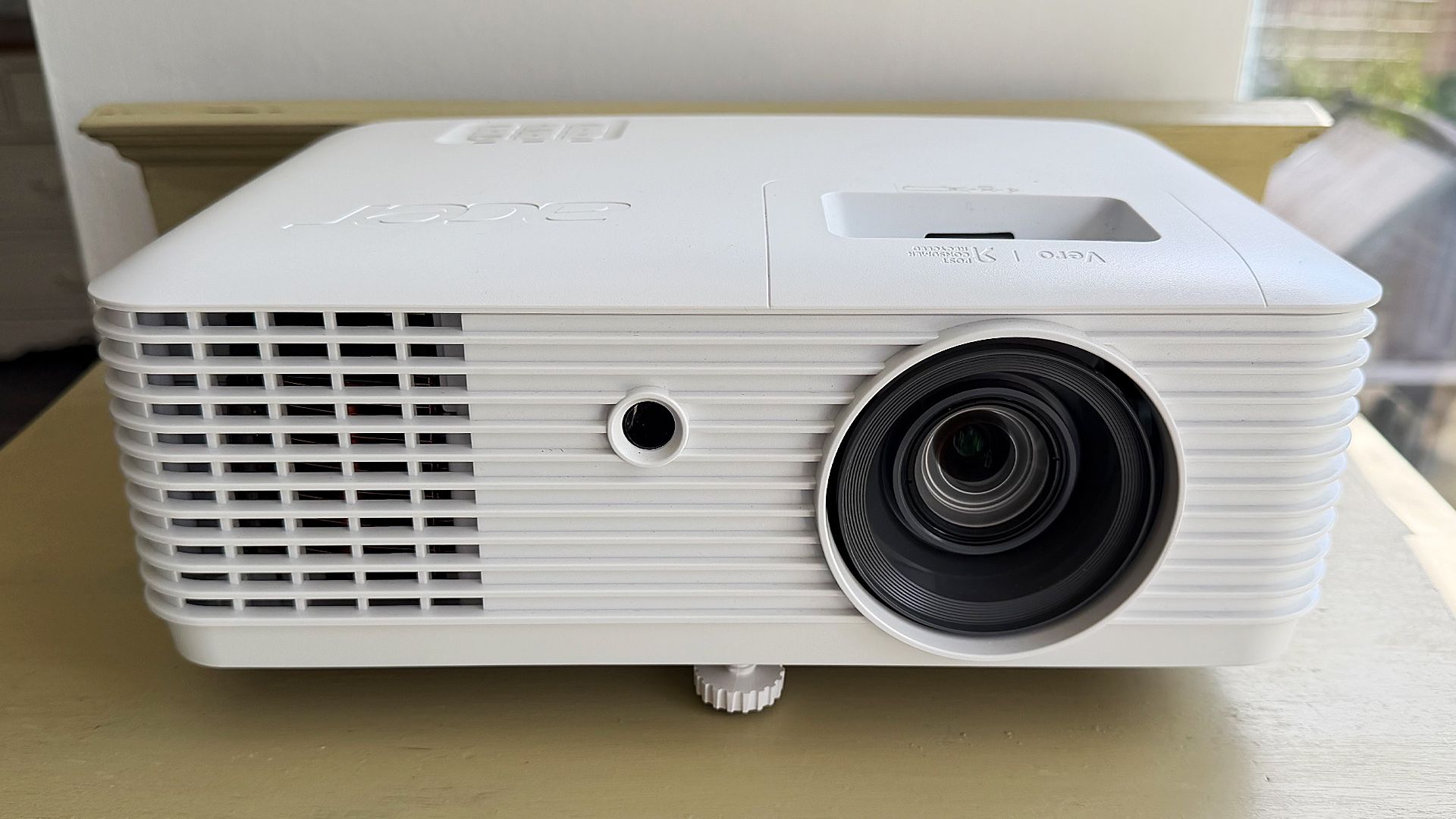 Acer Vero HL6810ATV. A projector that shines brightest with the lights off