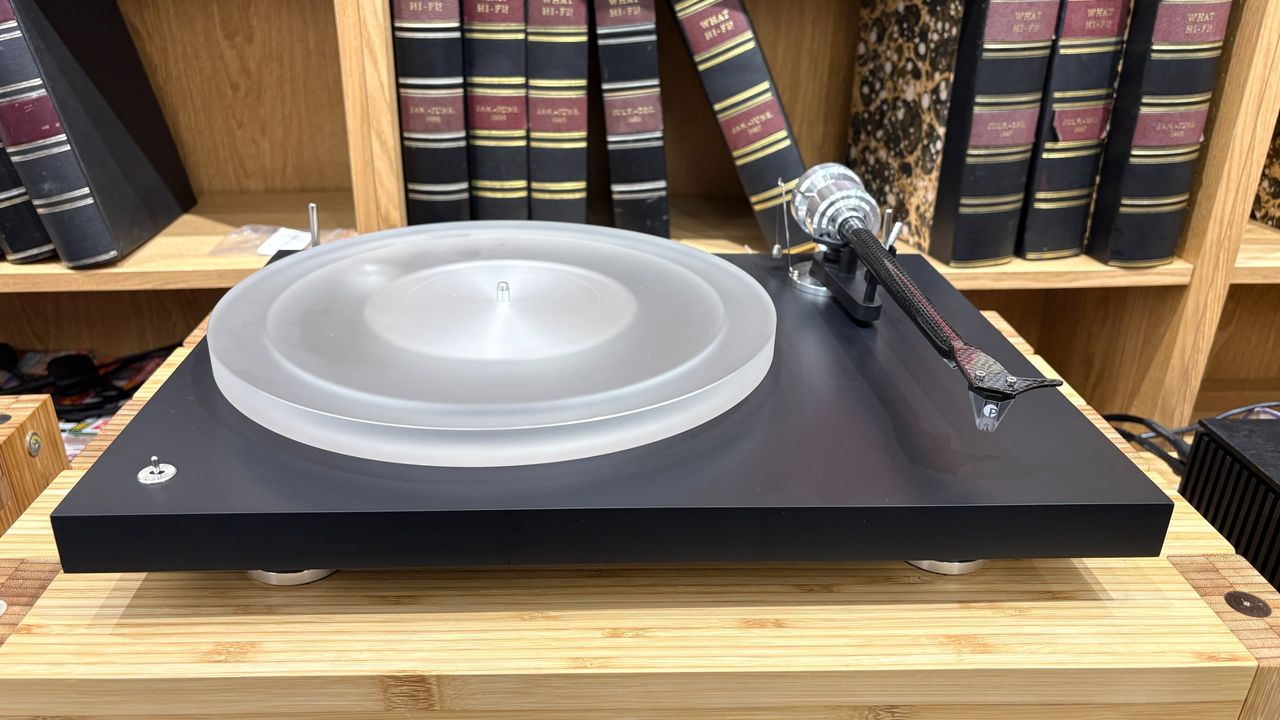 Pro-Ject Debut Reference 10. A longer arm for a bolder Debut