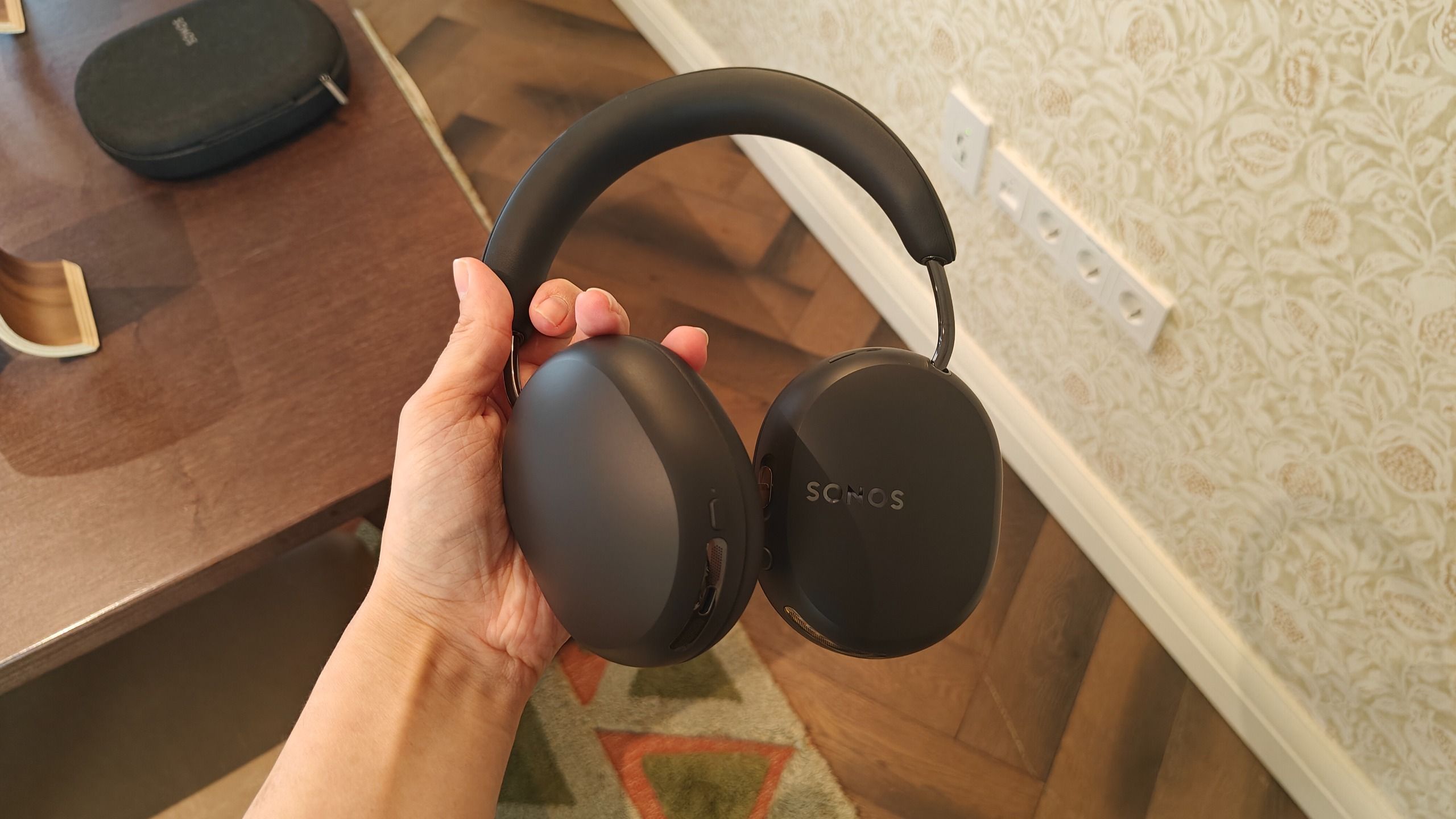 Sonos Ace Ultra. Ten mics, a Wi-Fi handshake and a battery you can swap