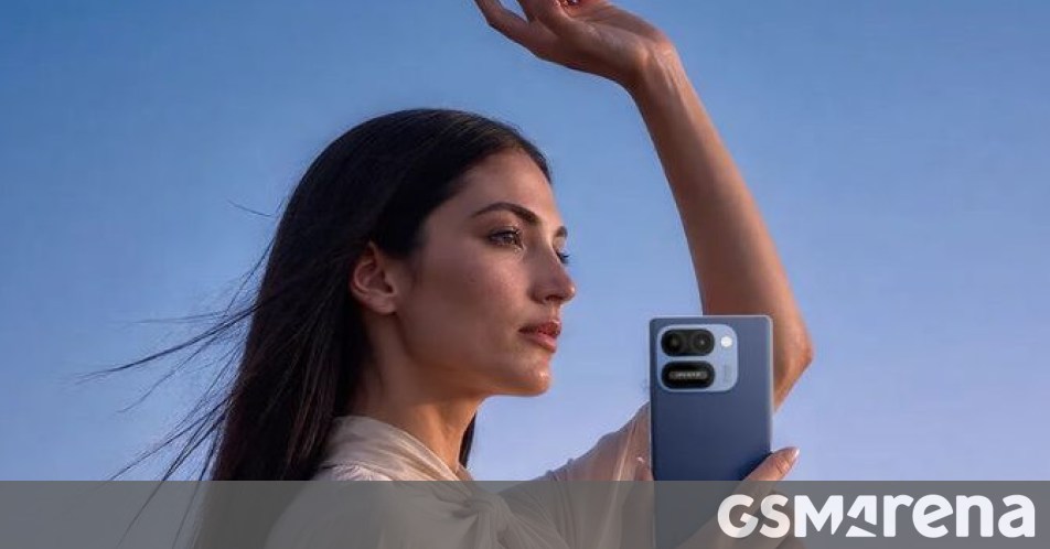 Lava Virat Curve. A second screen hiding inside the camera bump