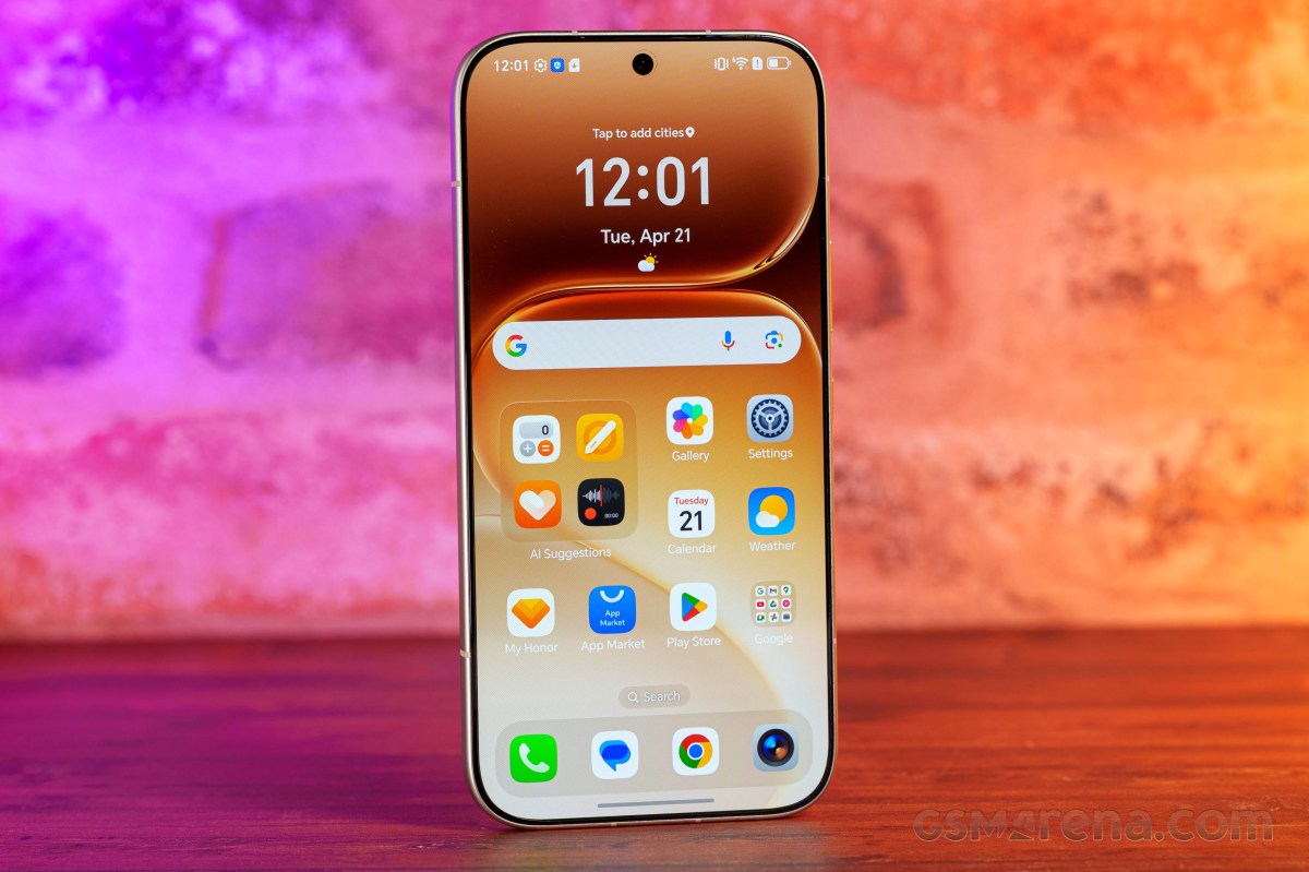 Honor 700 Pro. A 1.72-inch second screen takes shape on the back